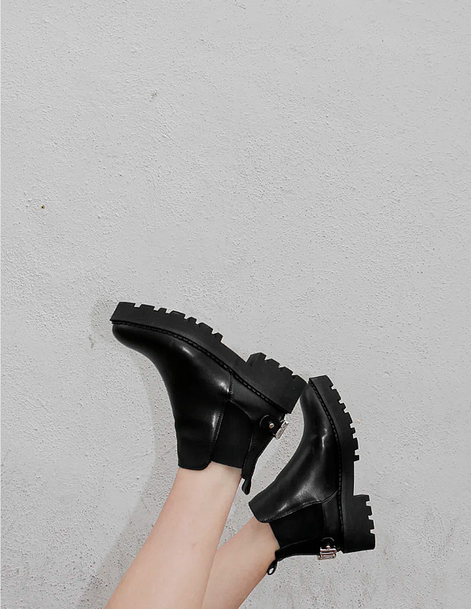 The Simone black