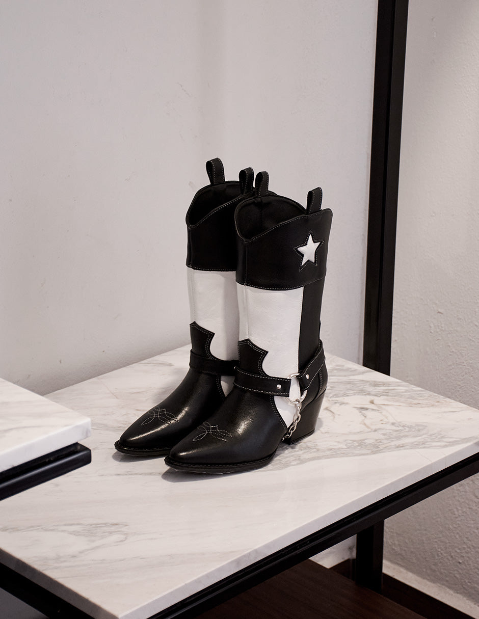The Cayetana Black&White Leather