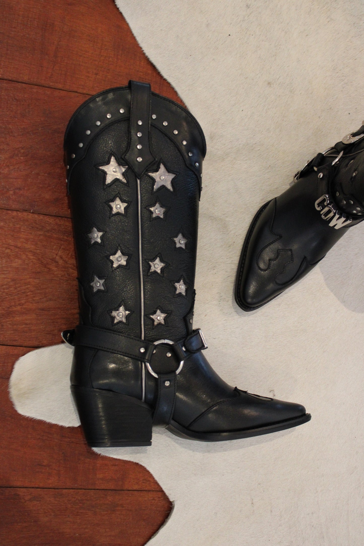 The Harlow black leather